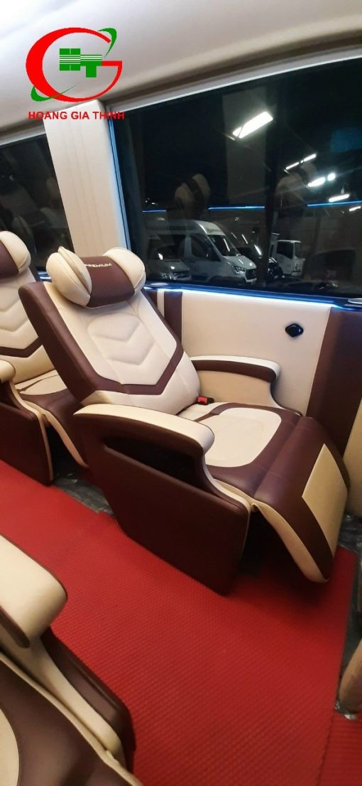 Limousine 12C Iveco - Ảnh 4