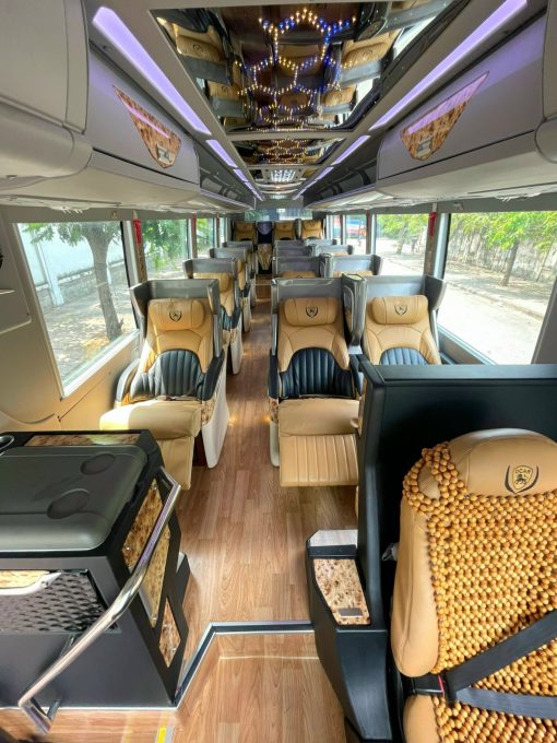 Limousine 17c universe nâng chân - Ảnh 4