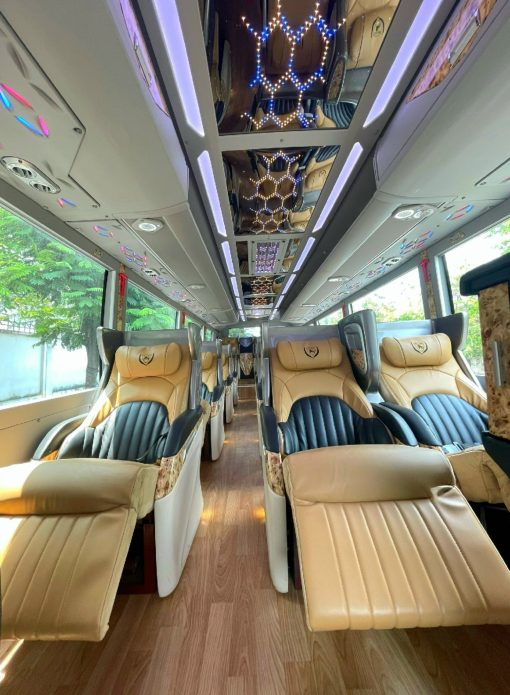 Limousine 17c universe nâng chân - Ảnh 3