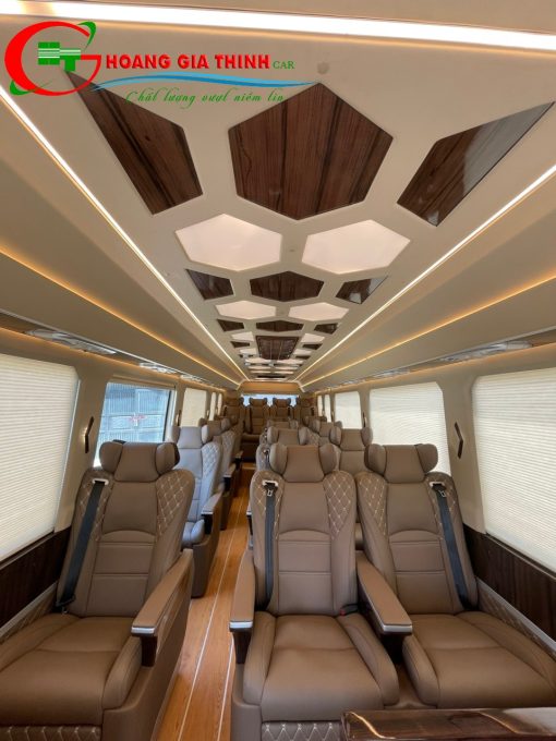 Limousine 17c Thaco Massa nâng chân mới - Ảnh 4