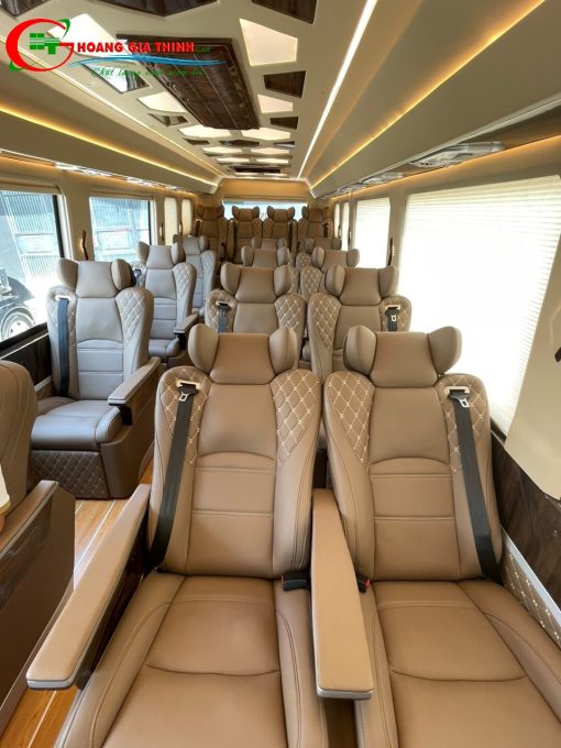 Limousine 17c Thaco Massa nâng chân mới - Ảnh 2