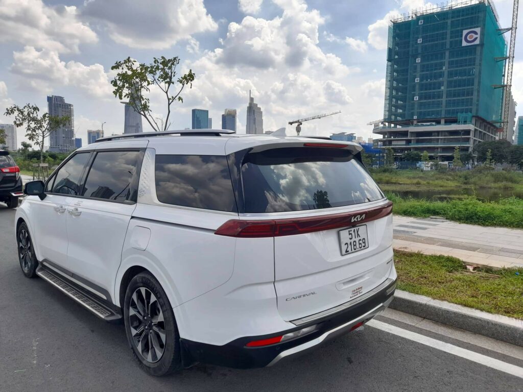 Cho thuê xe 4 chỗ có tài xế tại TPHCM