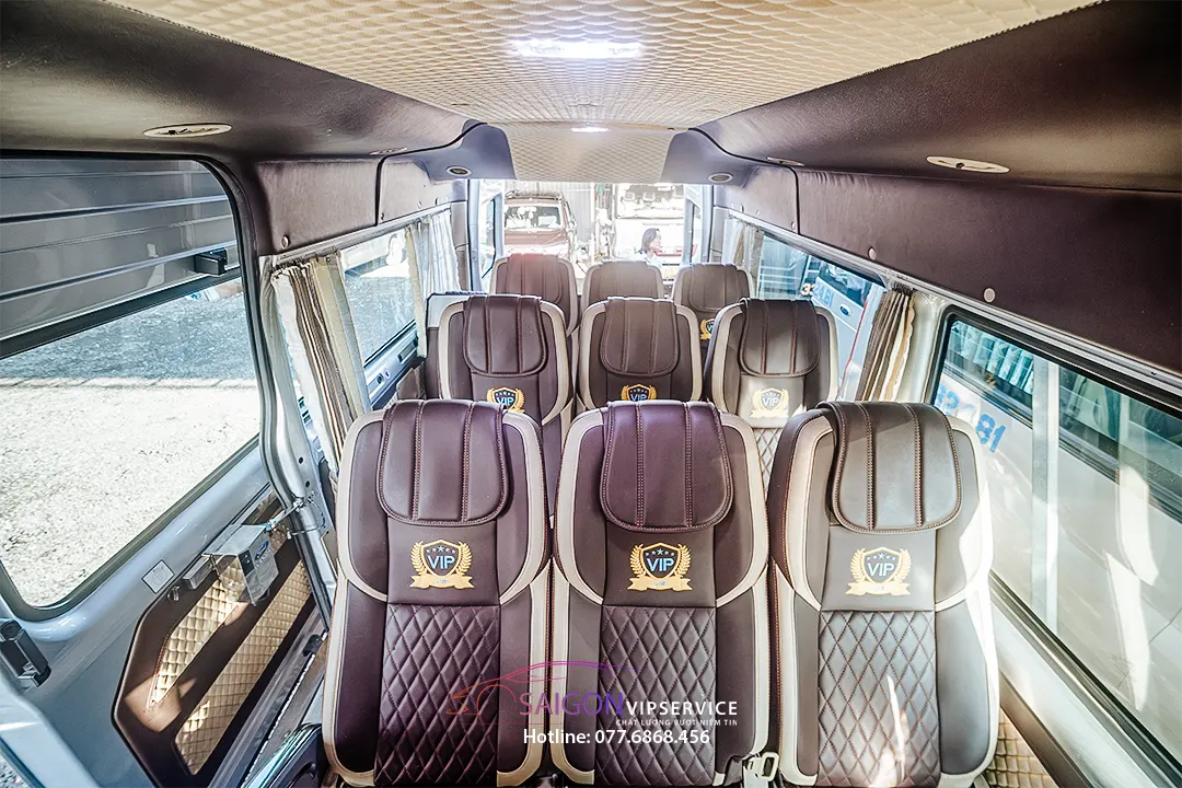 Xe 16 chỗ Ford Transit với ghế ngồi êm ái