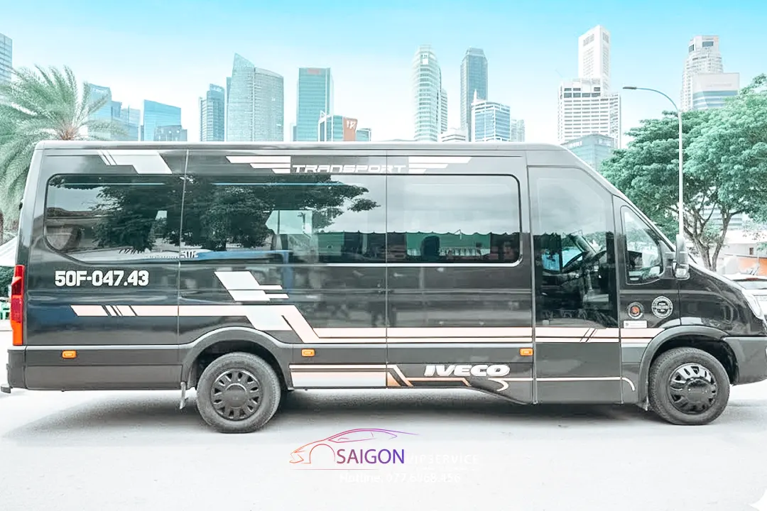 Ngoại thất xe 19 chỗ IVECO Luxury