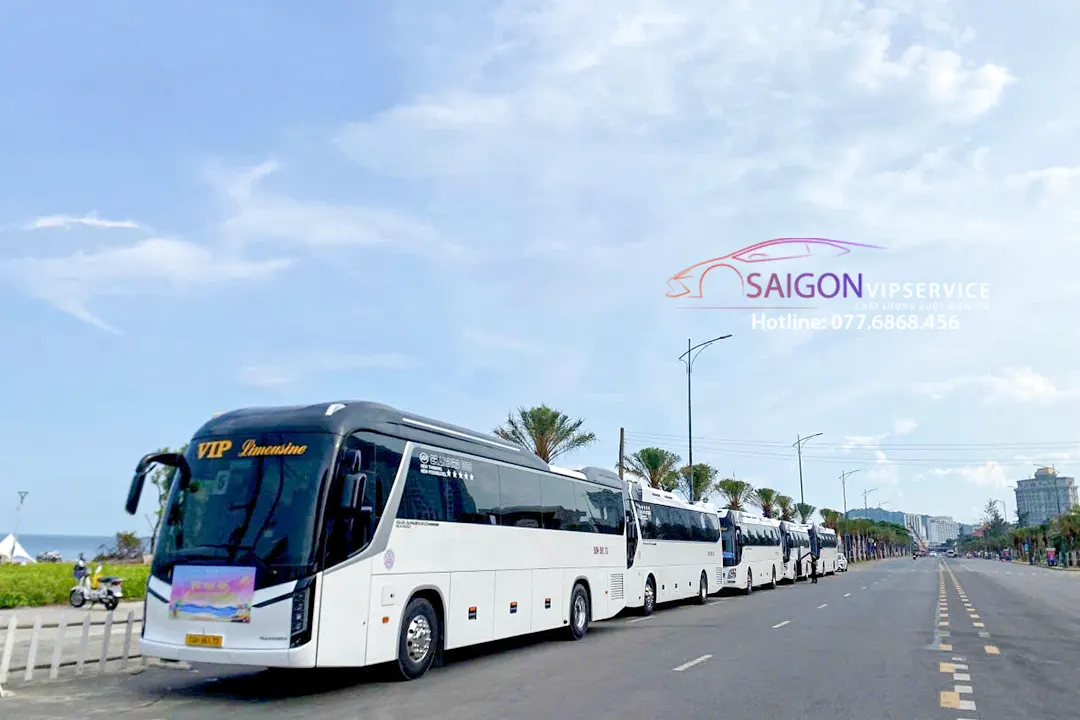 Đội xe 45 chỗ KIA Grandbird Limited hùng hậu của Saigon VIP Service