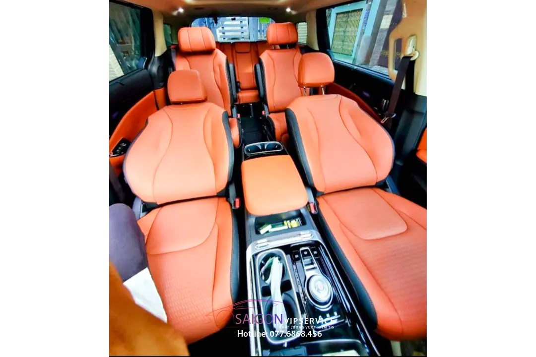 Thuê xe KIA Carnival với nội thất cao cấp doanh nhân tại Saigon VIP Service