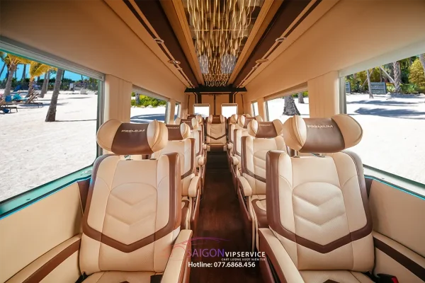 Không gian nội thất xe Limousine Iveco 12 chỗ bố trí nhiều hàng ghế