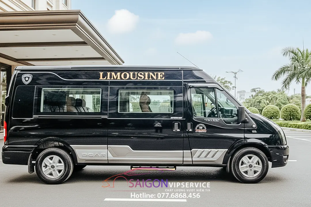 Ngoại thất xe Ford DCar VIP Lounge 9 chỗ