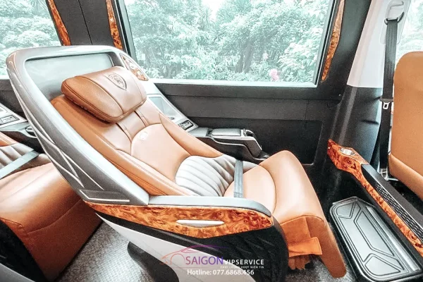 Ghế nằm Solati DCar Thượng Đỉnh Luxury 9 chỗ bọc da nâu, bố trí cạnh cửa sổ thoáng sáng