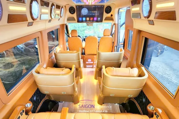 Khoang hành khách Solati Skybus Business 9 Chỗ với màn hình giải trí và ghế da cam sang trọng