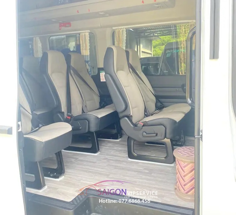 Thuê xe 16 chỗ Ford Transit Premium - Tiện ích đầy đủ