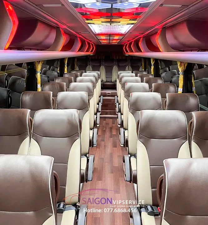 Xe 35 chỗ Universe Tracomeco - Ghế bọc da