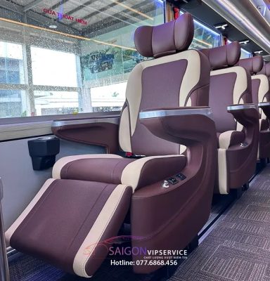 Ghế ngồi xe Limousine 22 chỗ bọc da sang trọng, có tựa đầu êm ái