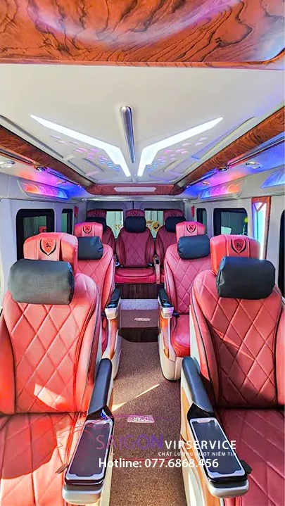 Nội thất xe Ford DCar Maybach 9 chỗ Luxury với ghế da đỏ và đèn trần LED đa sắc