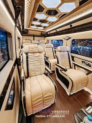 Không gian nội thất xe Solati AutoKingdom ghế nằm 9 chỗ ghế nằm với ghế da trắng cao cấp và trần ốp sang trọng