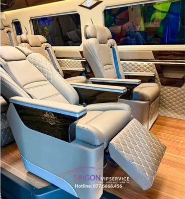 Nội thất Solati AutoKingdom Luxury 9 chỗ với ghế da trắng và tay vịn cao cấp