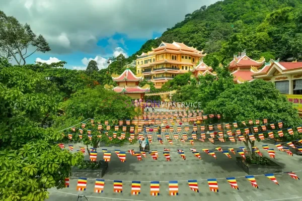 Khu du lịch Núi Bà Đen Tây Ninh với chùa Bà và cảnh núi xanh