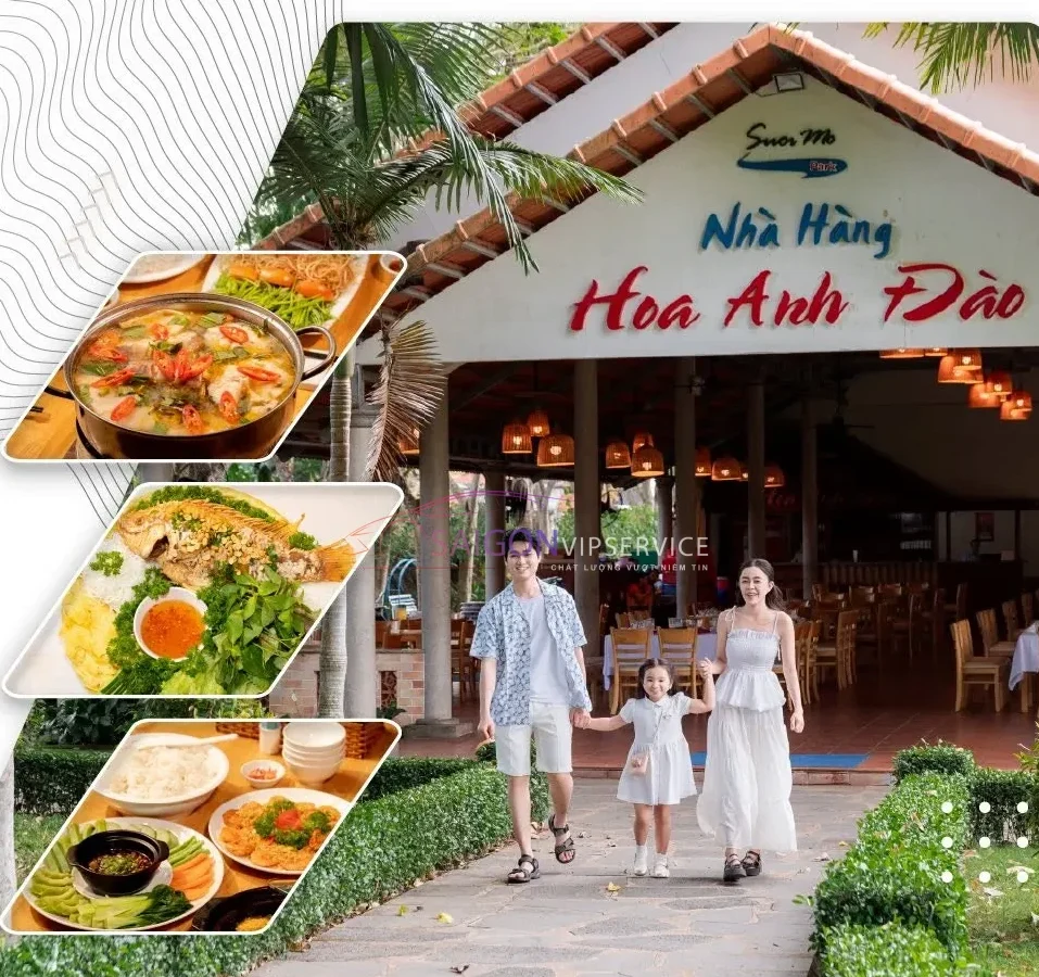 Gia đình du khách đứng check-in trước cổng Nhà hàng Hoa Anh Đào, nơi phục vụ các món ăn đặc sản hấp dẫn tại Khu du lịch Suối Mơ