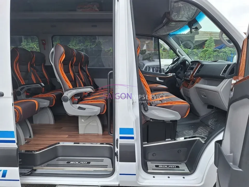 Đặt xe Hyundai Solati 16 chỗ ghế U cho chuyến hành trình sắp tới. Thiết kế ngoại thất mạnh mẽ, động cơ vận hành êm ái, đáp ứng tốt nhu cầu di chuyển đường dài với mức giá cực kỳ ưu đãi.