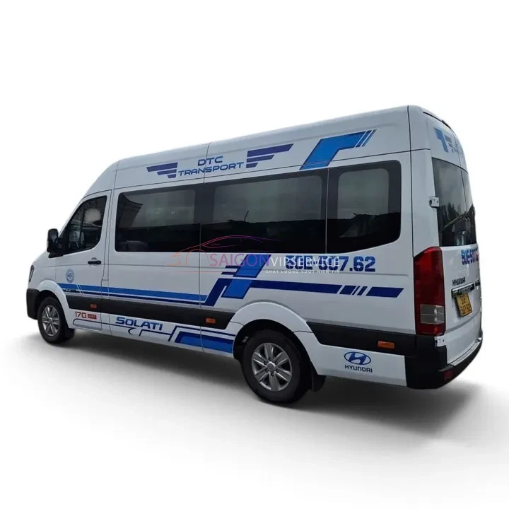 Khám phá nội thất rộng rãi, trần xe cao thoáng đãng bậc nhất phân khúc của Hyundai Solati 16 chỗ ghế U. Sự lựa chọn hoàn hảo và tiết kiệm cho các chuyến du lịch gia đình hay đưa đón nhân viên.