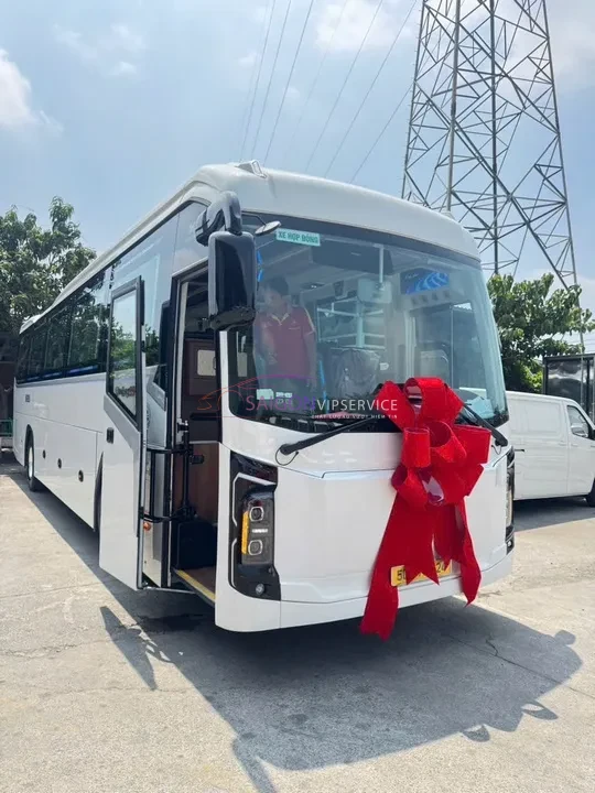 Ra mắt siêu phẩm xe Kim Long VIP 29 chỗ massage màu trắng thanh lịch. Đáp ứng hoàn hảo mọi nhu cầu thuê xe phục vụ hội nghị, đám cưới hoặc chuyên chở đối tác khách mời cao cấp.