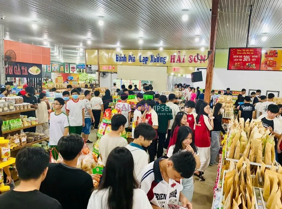 Hình ảnh Trạm dừng chân sinh thái Cảnh Thảo Nguyên trên Quốc lộ 20 (Định Quán, Đồng Nai) với cảnh quan thoáng đãng.