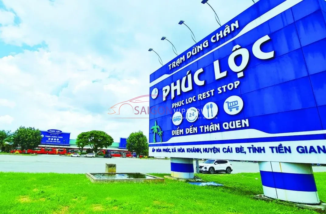 Hình ảnh Trạm dừng chân Phúc Lộc thuộc hệ thống xe khách Phương Trang (FUTA), chuyên phục vụ hành khách tuyến miền Tây.