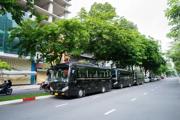 Đoàn khách thuê xe đi Vũng Tàu tại Saigon VIP Service cho sự kiện company trip nội bộ